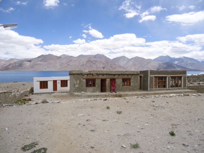 Primary School Spangmik,a school with 4 students, 1 teacher and with the dubious distinction of being right in the middle of all the tourist camps